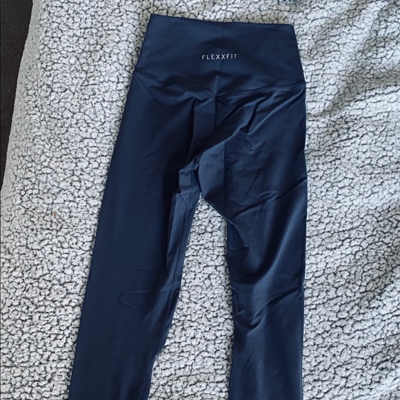 Flexxfit gray sports bra & leggings - almost new! - Picture 2 of 4